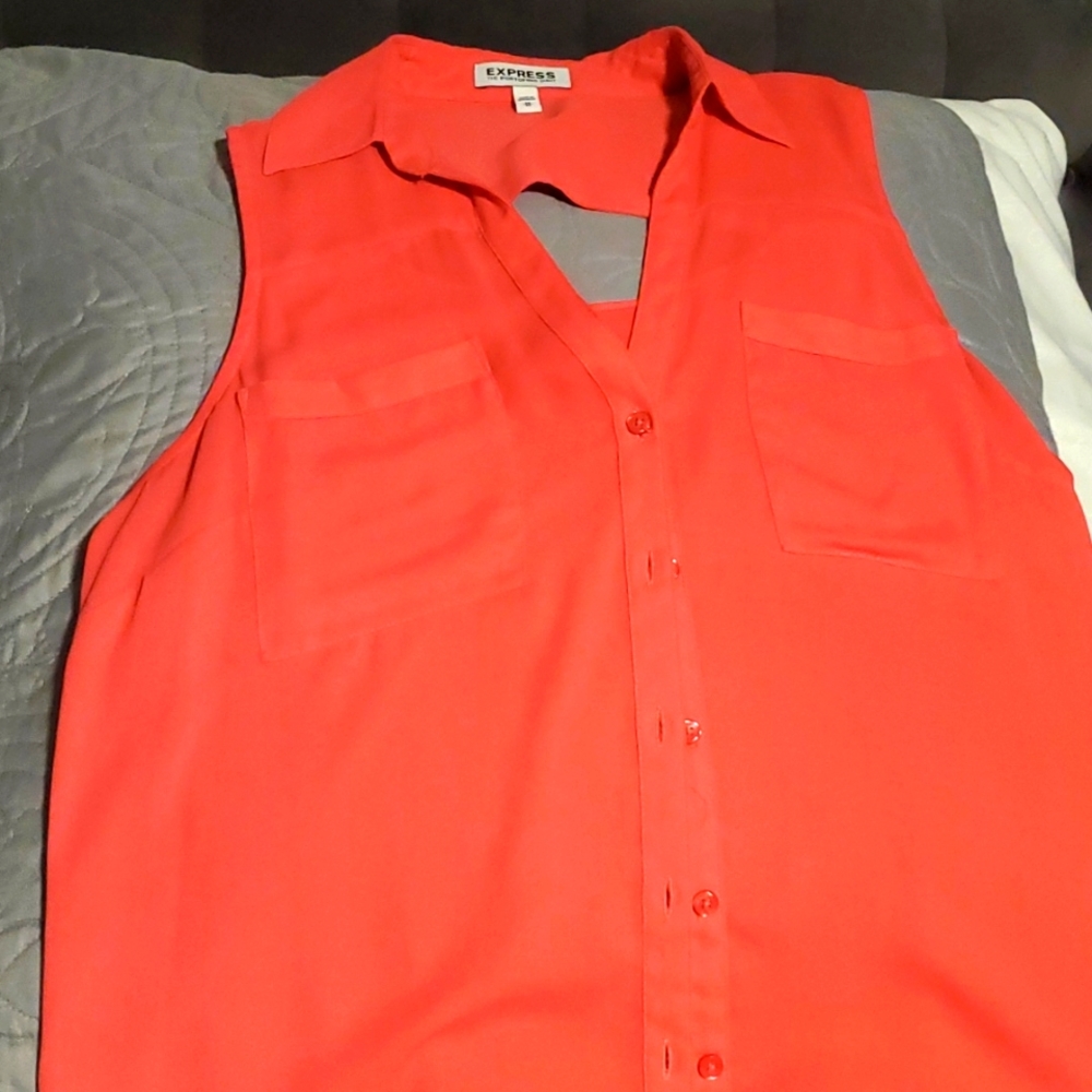 Sleeveless blouse with slit in back